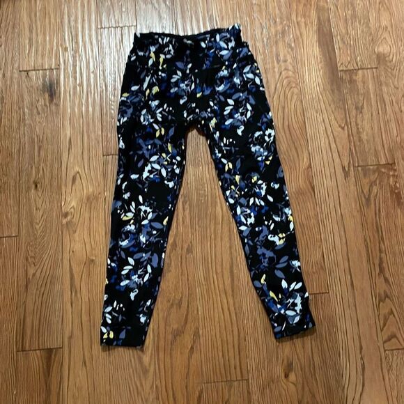 Sweaty Betty black floral power 7/8 length leggings size xs - Picture 3 of 9